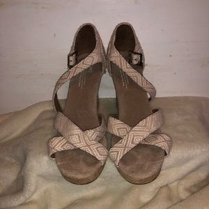 TOMS | Tan Wedges !